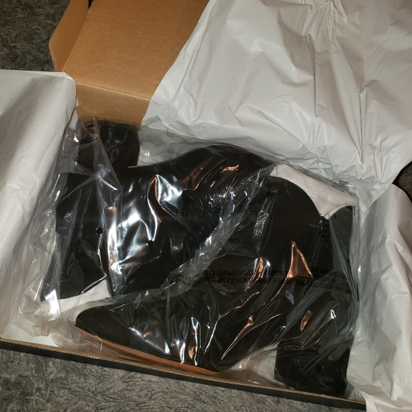 BNWB▪︎Cole Haan▪︎Elyse Black Suede Boots - Picture 5 of 7